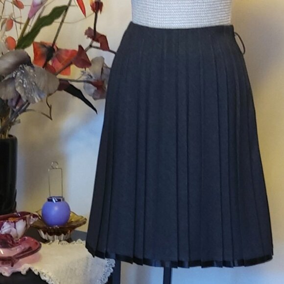 NWT SIMON CHANG Well Tailored High-quality Gray Pleated Lined Skirt Lightweight - Picture 2 of 10